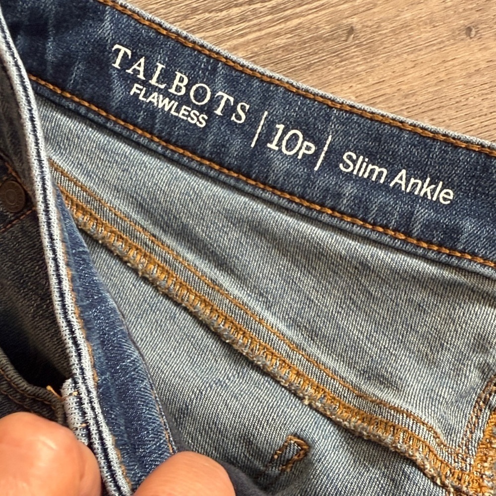 Talbots Classic Blue Women's Capri Jeans size 10P - Picture 2 of 10